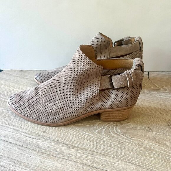 Dolce Vita Kara Suede Perforated Ankle Bootie Size 6.5 - Picture 2 of 7